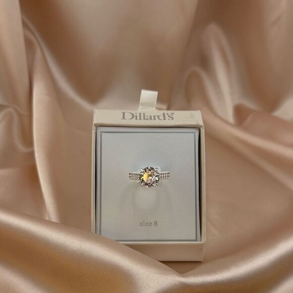 Gold and Silver Women's Ring - Picture 2 of 6